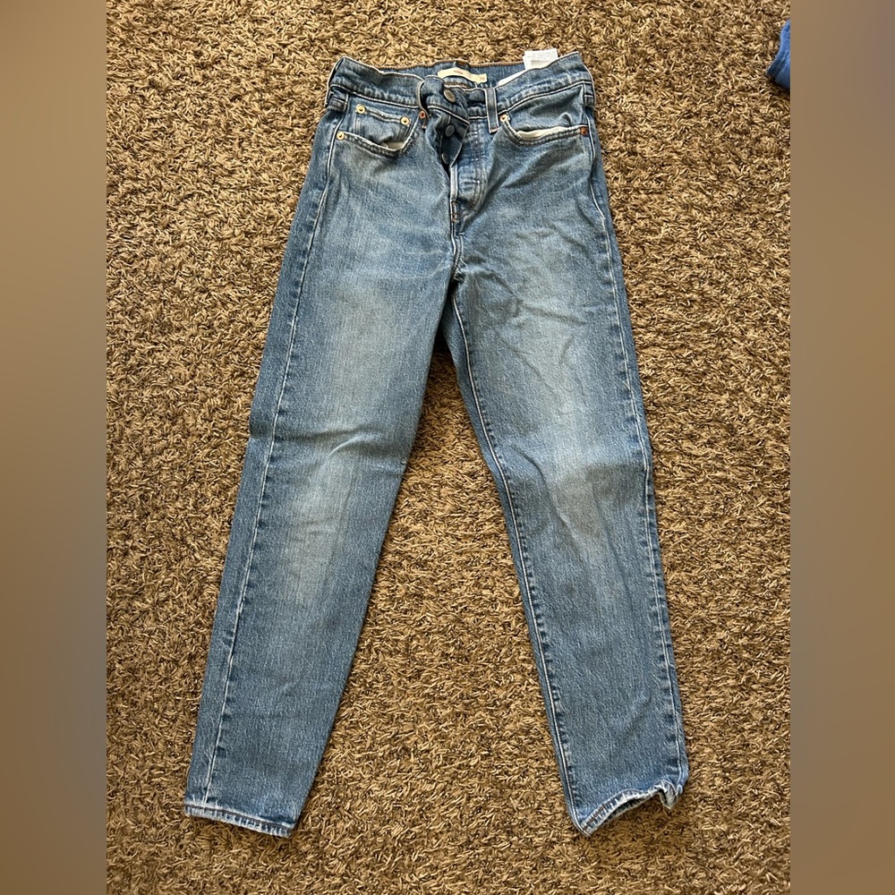 Levi Wedgie fit Jeans light and medium wash set